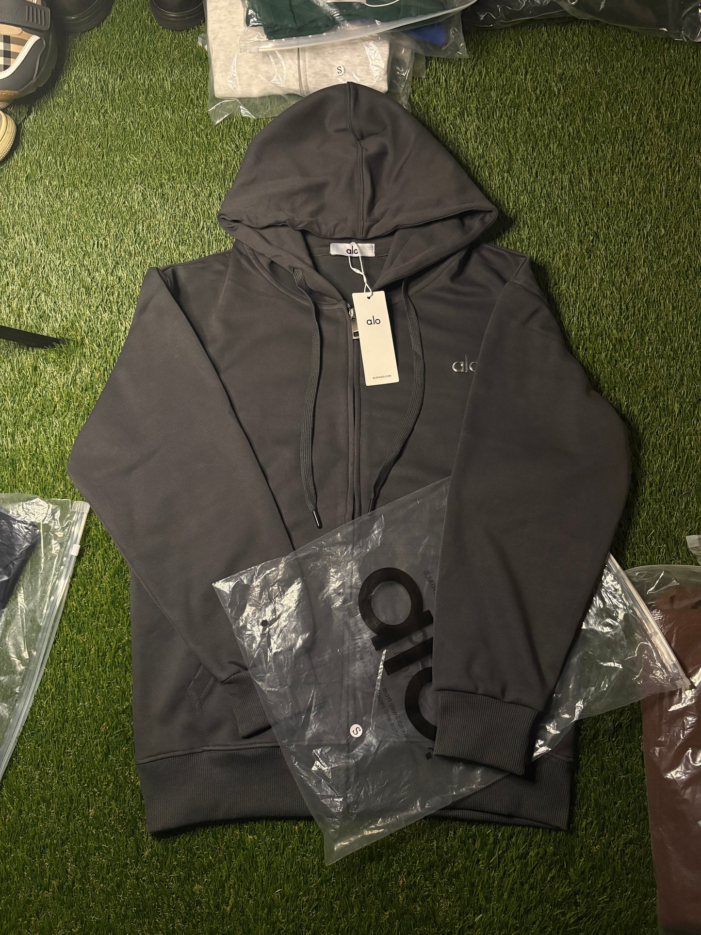 ALO Zip-Up (Dark Grey)